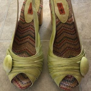 Miz Mooz size 9 shoes. Great Condition barley worn.